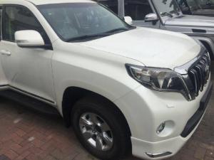 TOYOTA LANDCRUISER PRADO WHITE