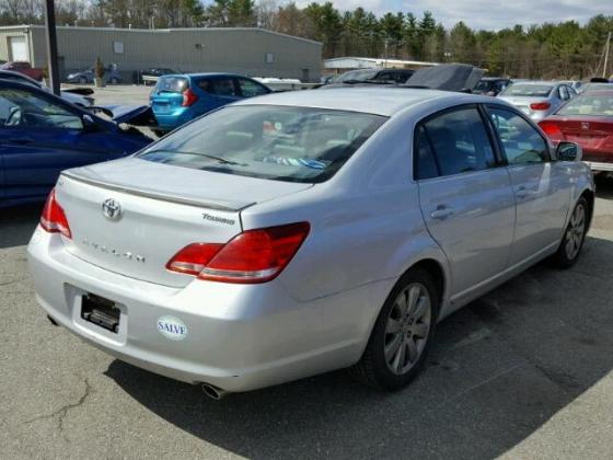 2005 TOYOTA AVALON FOR SALE AT AUCTION PRICE CALL 08067816891 in Lagos, 