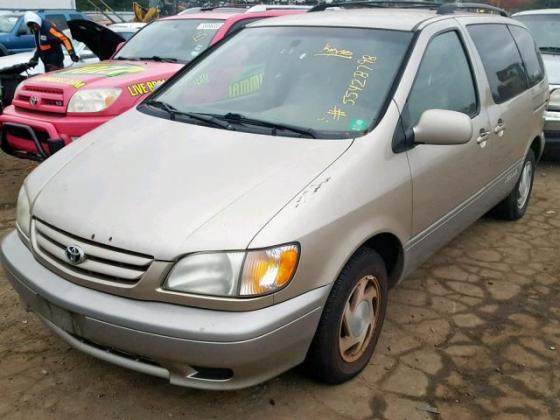 NEAT 2001 TOYOTA SIENNA  FOR SALE CALL 08067816891 in Lagos, 