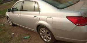 Sparkling Toyota Avalon 2005 at give away price