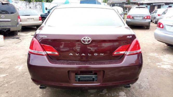 AUCTION TOYOTA AVALON 2006 MODEL CONTACT US ON 08143804235 in Lagos, 