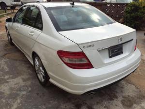 Neat Mercedes Benz c300 white