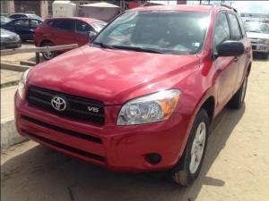 Clean tokunbo Toyota rav4