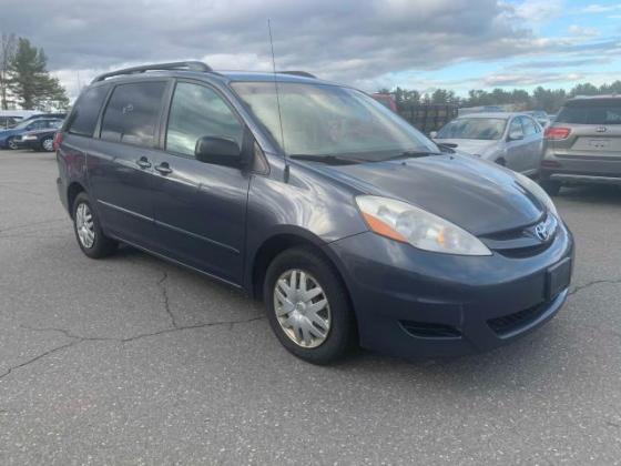 FULL AUCTION TOYOTA SIENNA AVAILABLE in Lagos, 