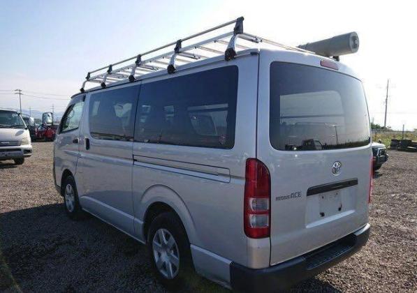 2006 TOYOTA VAN FOR SALE CALL:07045512391 in Lagos, 