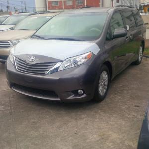 Very clean Toyota sienna