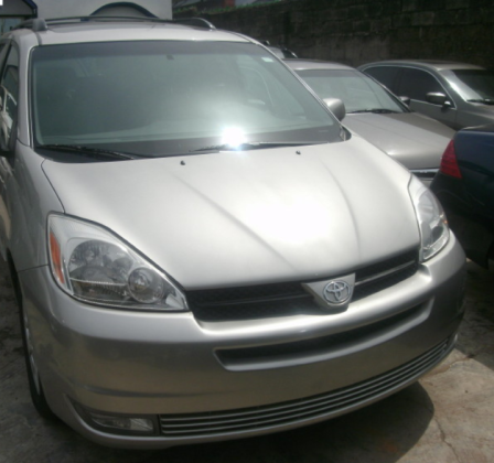 Well maintained tokunbo toyota sienna in Abuja, 