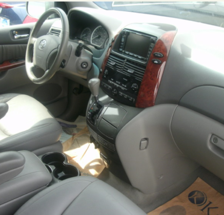 Well maintained tokunbo toyota sienna in Abuja, 