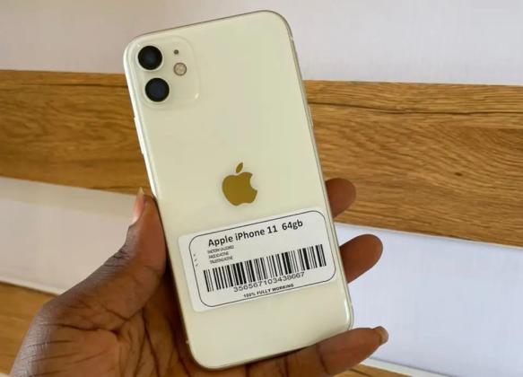 iPhone 11 64 GB White in Rivers, 